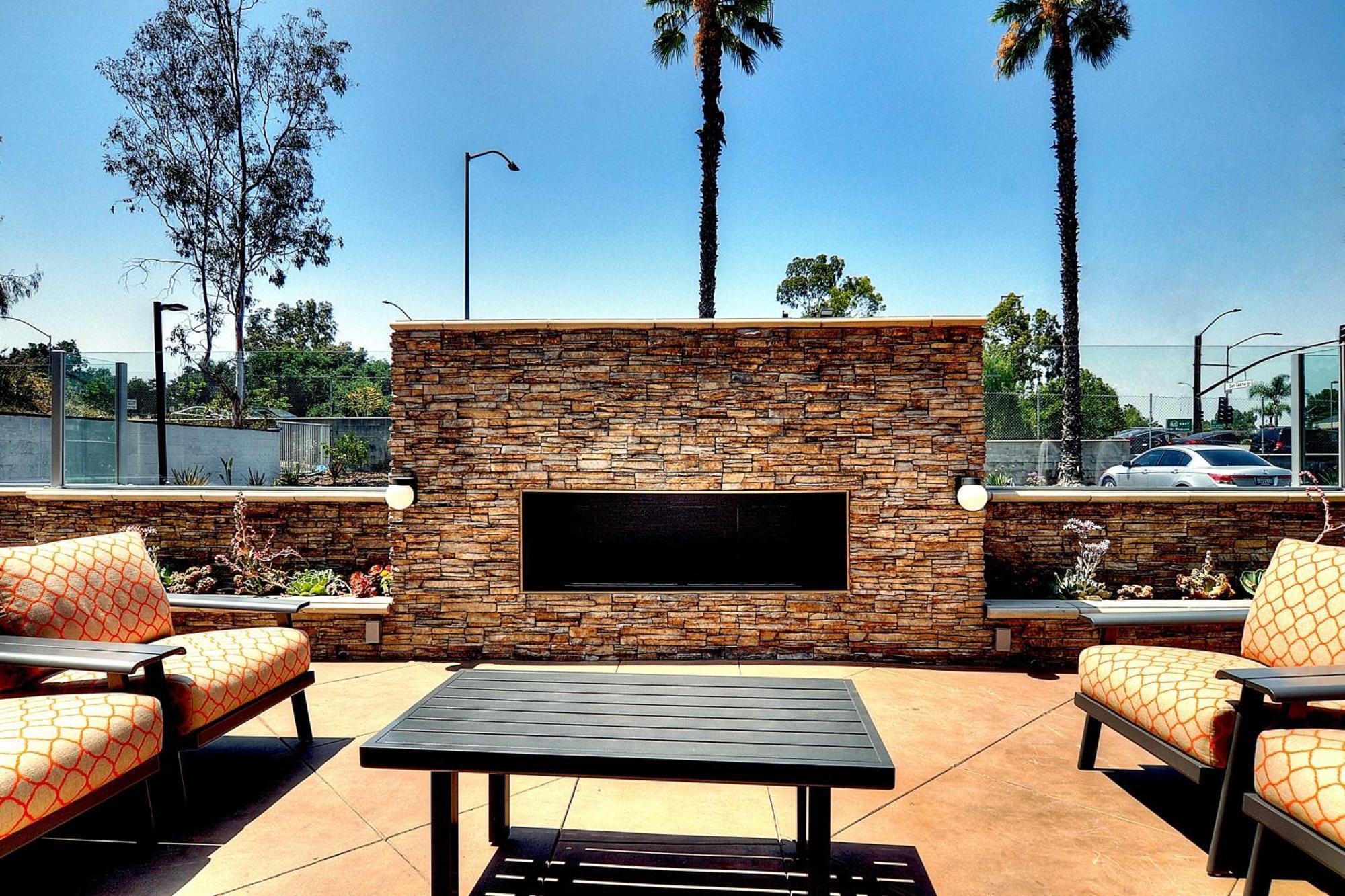 Fairfield Inn & Suites By Marriott Los Angeles רוזמיד מראה חיצוני תמונה