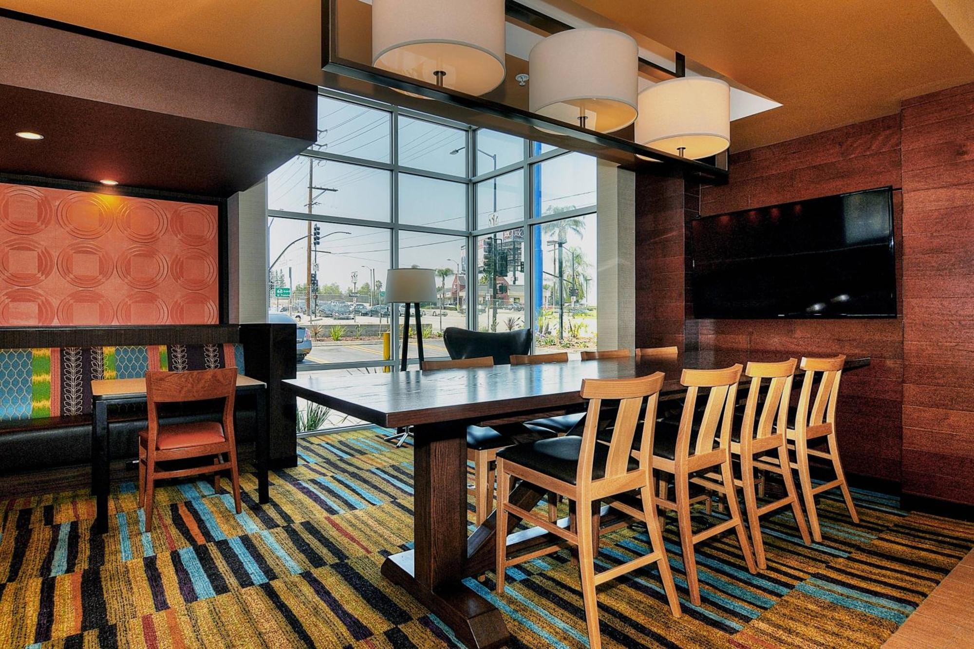 Fairfield Inn & Suites By Marriott Los Angeles רוזמיד מראה חיצוני תמונה